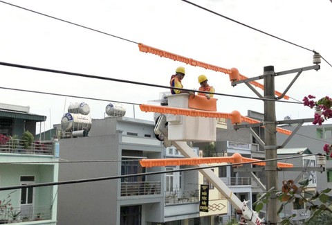 Vào đợt nắng nóng mới, điện lực miền Bắc kêu gọi sử dụng điện tiết kiệm - Ảnh 1. Vào đợt nắng nóng mới, điện lực miền Bắc kêu gọi sử dụng điện tiết kiệm - Ảnh 1.