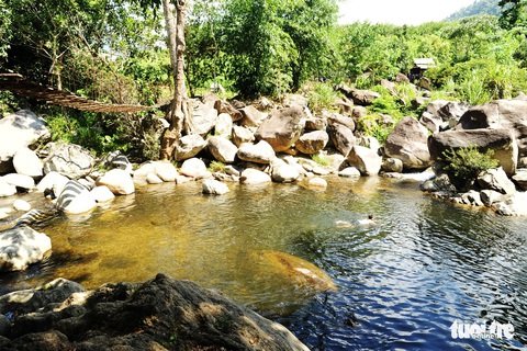 Phượt ngang đường Hồ Chí Minh, nhớ ghé suối mát Đắk Gà - Ảnh 3. Phượt ngang đường Hồ Chí Minh, nhớ ghé suối mát Đắk Gà - Ảnh 3.