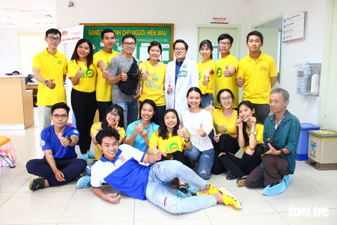 Nhiều bạn trẻ hiến máu vì bệnh nhi ung thư - Ảnh 4. Nhiều bạn trẻ hiến máu vì bệnh nhi ung thư - Ảnh 4.