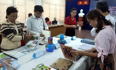 Khi cả nhà cùng dành tình yêu cho sách, cho Sài Gòn - Ảnh 1. Khi cả nhà cùng dành tình yêu cho sách, cho Sài Gòn - Ảnh 1.