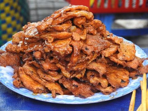 Ngọt lòng gánh bún thịt nướng Hội An - Ảnh 3. Ngọt lòng gánh bún thịt nướng Hội An - Ảnh 3.