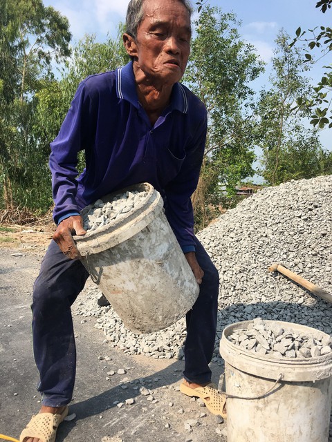 Chuyện không tưởng tượng nổi: những lão nông nghèo Cái Bè xây 300 cầu - Ảnh 1. Chuyện không tưởng tượng nổi: những lão nông nghèo Cái Bè xây 300 cầu - Ảnh 1.