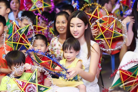 Hoa hậu Đỗ Mỹ Linh và mẹ đăng ký hiến tạng tại Bệnh viện Chợ Rẫy - Ảnh 3. Hoa hậu Đỗ Mỹ Linh và mẹ đăng ký hiến tạng tại Bệnh viện Chợ Rẫy - Ảnh 3.
