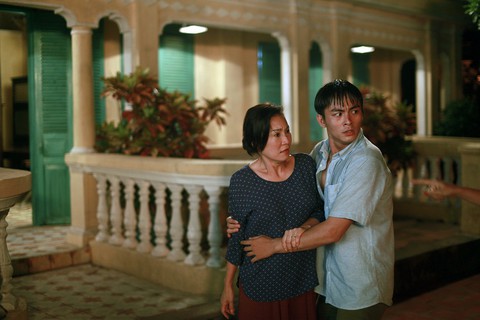 Trailer ‘Thưa mẹ con đi’ gây chú ý vì câu thoại nằm trên, nằm dưới - Ảnh 7. Trailer ‘Thưa mẹ con đi’ gây chú ý vì câu thoại nằm trên, nằm dưới - Ảnh 7.