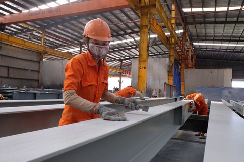 Nhiều ý kiến ở TP.HCM đề nghị giảm giờ làm còn 40-44 giờ/tuần - Ảnh 1. Nhiều ý kiến ở TP.HCM đề nghị giảm giờ làm còn 40-44 giờ/tuần - Ảnh 1.
