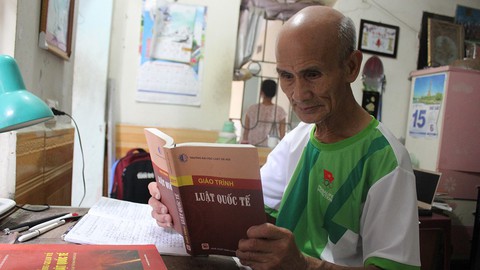 Thực hiện ước mơ ở tuổi xế chiều - Kỳ 6: Cụ sinh viên 86 tuổi - Ảnh 4. Thực hiện ước mơ ở tuổi xế chiều - Kỳ 6: Cụ sinh viên 86 tuổi - Ảnh 4.