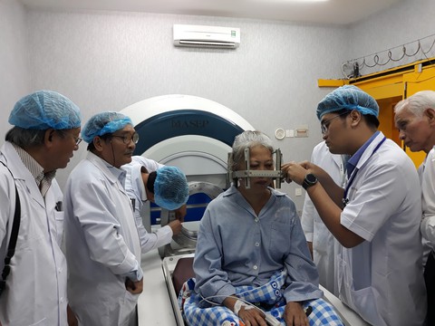 Khai trương Trung tâm xạ phẫu bằng dao Gamma quay đầu tiên tại ĐBSCL - Ảnh 2. Khai trương Trung tâm xạ phẫu bằng dao Gamma quay đầu tiên tại ĐBSCL - Ảnh 2.