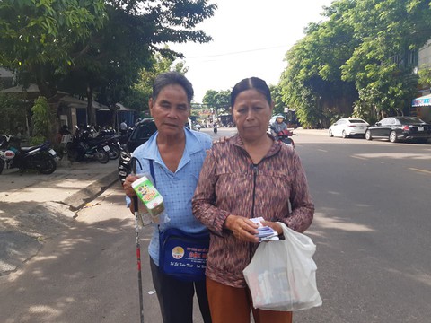 Không hiểu tại sao họ nỡ lừa những người cơ cực như tụi tui nữa - Ảnh 4. Không hiểu tại sao họ nỡ lừa những người cơ cực như tụi tui nữa - Ảnh 4.