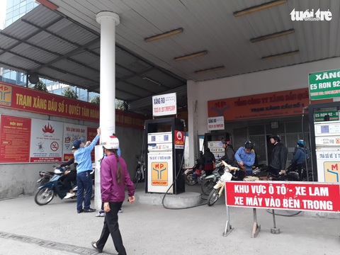 Giá xăng RON 95 tăng hơn 700 đồng/lít, E5 tăng 600 đồng - Ảnh 1. Giá xăng RON 95 tăng hơn 700 đồng/lít, E5 tăng 600 đồng - Ảnh 1.