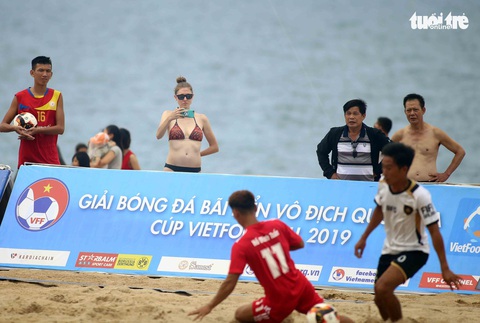 Bóng đá bãi biển vô địch quốc gia 2019 khai mạc sôi động ở Nha Trang - Ảnh 5. Bóng đá bãi biển vô địch quốc gia 2019 khai mạc sôi động ở Nha Trang - Ảnh 5.