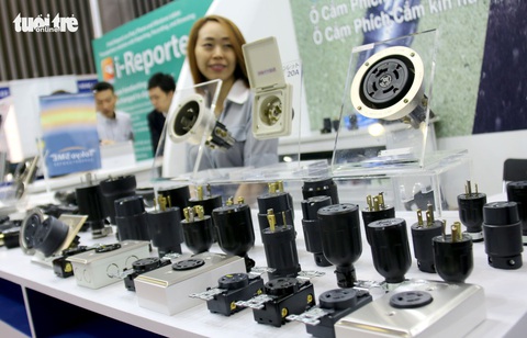 Hàng Hàn Quốc, Trung Quốc áp đảo tại triển lãm thiết bị điện - Ảnh 5. Hàng Hàn Quốc, Trung Quốc áp đảo tại triển lãm thiết bị điện - Ảnh 5.
