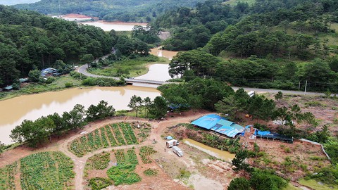 Làm nhà, dựng quán trong VQG Bidoup - Núi Bà - Ảnh 2. Làm nhà, dựng quán trong VQG Bidoup - Núi Bà - Ảnh 2.