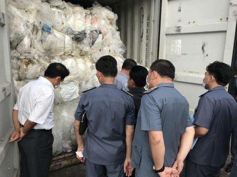 Trả lại 83 container rác, Campuchia sẽ trừng phạt những người nhập - Ảnh 1. Trả lại 83 container rác, Campuchia sẽ trừng phạt những người nhập - Ảnh 1.