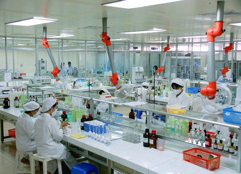 Doanh nghiệp hưởng lợi gì từ chính sách hỗ trợ của ngành Dược? - Ảnh 1. Doanh nghiệp hưởng lợi gì từ chính sách hỗ trợ của ngành Dược? - Ảnh 1.