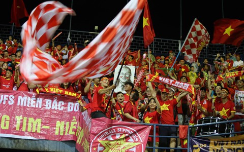 Vòng loại World Cup 2022 cực có lợi cho cầu thủ thứ 12 - Ảnh 1. Vòng loại World Cup 2022 cực có lợi cho cầu thủ thứ 12 - Ảnh 1.