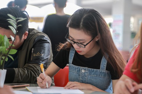 Điểm sàn xét tuyển trường tư thục cao hơn một số trường công lập - Ảnh 1. Điểm sàn xét tuyển trường tư thục cao hơn một số trường công lập - Ảnh 1.