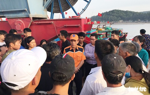 Lấy mẫu ADN nhận dạng thi thể ngư dân tàu cá bị đâm chìm - Ảnh 4. Lấy mẫu ADN nhận dạng thi thể ngư dân tàu cá bị đâm chìm - Ảnh 4.
