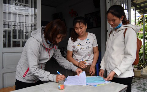 Số ca sốt xuất huyết tăng: Không cho phun thuốc vô nhà, sao diệt muỗi? - Ảnh 4. Số ca sốt xuất huyết tăng: Không cho phun thuốc vô nhà, sao diệt muỗi? - Ảnh 4.