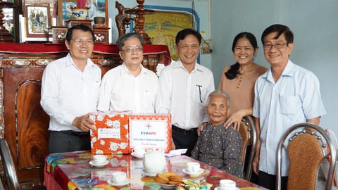 EVNSPC triển khai nhiều hoạt động an sinh xã hội - Ảnh 1. EVNSPC triển khai nhiều hoạt động an sinh xã hội - Ảnh 1.