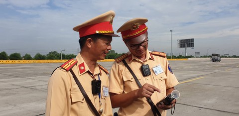 3 ngày ra quân, CSGT phát hiện gần 900 tài xế ‘ma men’ - Ảnh 2. 3 ngày ra quân, CSGT phát hiện gần 900 tài xế ‘ma men’ - Ảnh 2.