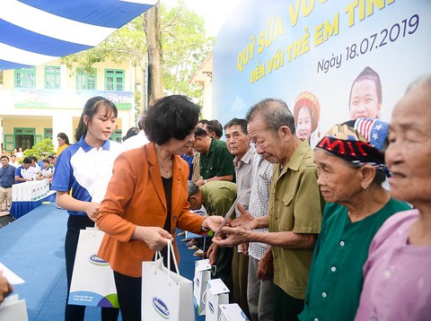 Hành trình 11 năm của 35 triệu ly sữa - Ảnh 1. Hành trình 11 năm của 35 triệu ly sữa - Ảnh 1.