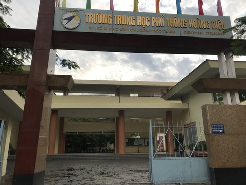 Hạ điểm chuẩn, tăng chỉ tiêu tuyển sinh để con lãnh đạo đậu vào lớp 10? - Ảnh 1. Hạ điểm chuẩn, tăng chỉ tiêu tuyển sinh để con lãnh đạo đậu vào lớp 10? - Ảnh 1.