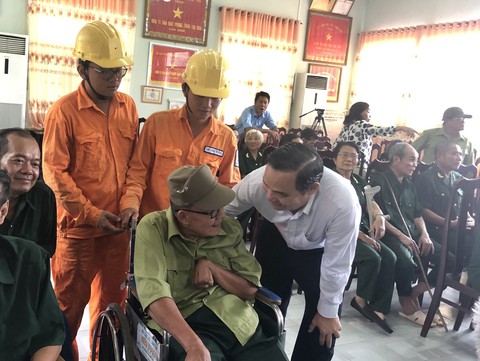 EVNSPC triển khai nhiều hoạt động an sinh xã hội - Ảnh 2. EVNSPC triển khai nhiều hoạt động an sinh xã hội - Ảnh 2.