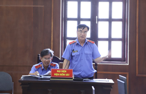 ‘Kỳ án’ buôn lậu gỗ trắc tiếp tục... ly kỳ - Ảnh 3. ‘Kỳ án’ buôn lậu gỗ trắc tiếp tục... ly kỳ - Ảnh 3.