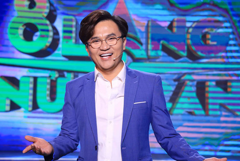 Đại Nghĩa dẫn talkshow châm biếm những vấn đề nóng trong xã hội - Ảnh 1. Đại Nghĩa dẫn talkshow châm biếm những vấn đề nóng trong xã hội - Ảnh 1.