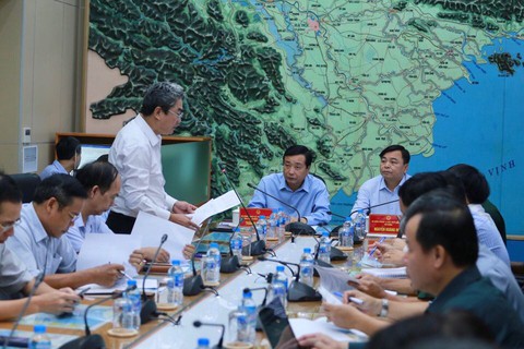 Áp thấp hướng vào Quảng Ninh - Hải Phòng, có thể mạnh thành bão - Ảnh 2. Áp thấp hướng vào Quảng Ninh - Hải Phòng, có thể mạnh thành bão - Ảnh 2.
