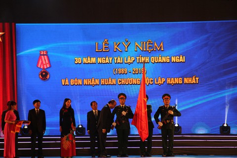 Quảng Ngãi đón nhận Huân chương Độc lập hạng nhất - Ảnh 3. Quảng Ngãi đón nhận Huân chương Độc lập hạng nhất - Ảnh 3.