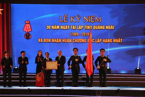 Quảng Ngãi đón nhận Huân chương Độc lập hạng nhất - Ảnh 4. Quảng Ngãi đón nhận Huân chương Độc lập hạng nhất - Ảnh 4.