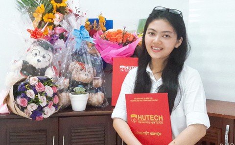 Nữ sinh đi bộ bán vé số và Room to read - Ảnh 1. Nữ sinh đi bộ bán vé số và Room to read - Ảnh 1.
