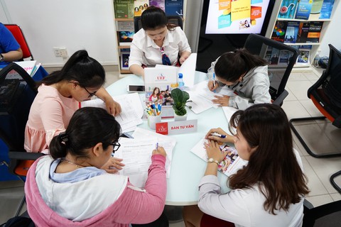 Nhiều ngành trúng tuyển bằng phương thức xét học bạ của UEF - Ảnh 1. Nhiều ngành trúng tuyển bằng phương thức xét học bạ của UEF - Ảnh 1.