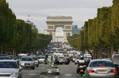 Paris cấm toàn bộ ôtô cũ chạy diesel tại trung tâm - Ảnh 1. Paris cấm toàn bộ ôtô cũ chạy diesel tại trung tâm - Ảnh 1.