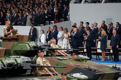 Ông Trump bị chỉ trích vì đốt tiền cho máy bay và xe tăng trong lễ quốc khánh - Ảnh 2. Ông Trump bị chỉ trích vì đốt tiền cho máy bay và xe tăng trong lễ quốc khánh - Ảnh 2.