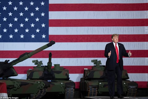 Ông Trump bị chỉ trích vì đốt tiền cho máy bay và xe tăng trong lễ quốc khánh - Ảnh 1. Ông Trump bị chỉ trích vì đốt tiền cho máy bay và xe tăng trong lễ quốc khánh - Ảnh 1.