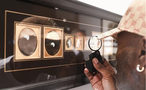 Những hiện vật ấn tượng về 400 năm quan sát Mặt trăng của con người - Ảnh 10. Những hiện vật ấn tượng về 400 năm quan sát Mặt trăng của con người - Ảnh 10.