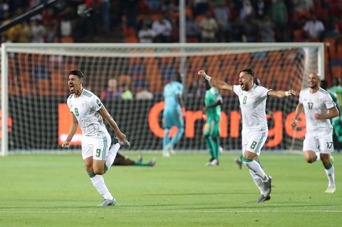 Algeria ăn mừng trong phấn khích sau khi lên ngôi vô địch CAN 2019 - Ảnh 1. Algeria ăn mừng trong phấn khích sau khi lên ngôi vô địch CAN 2019 - Ảnh 1.