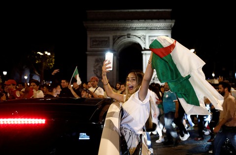 Algeria ăn mừng trong phấn khích sau khi lên ngôi vô địch CAN 2019 - Ảnh 11. Algeria ăn mừng trong phấn khích sau khi lên ngôi vô địch CAN 2019 - Ảnh 11.