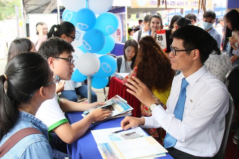 Gần 200 trường có mặt tại ngày hội tư vấn xét tuyển tại Hà Nội, TP.HCM - Ảnh 1. Gần 200 trường có mặt tại ngày hội tư vấn xét tuyển tại Hà Nội, TP.HCM - Ảnh 1.