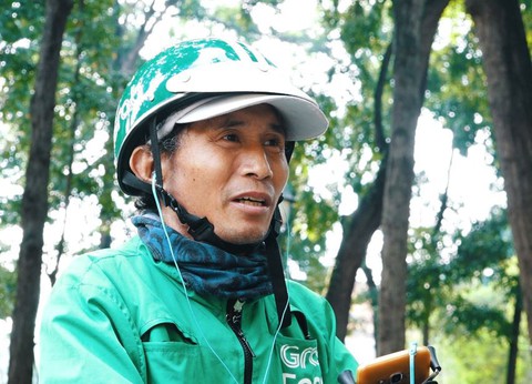 Vui hết biết với xì tai của chú Hiến tổng đài chạy xe ôm - Ảnh 1. Vui hết biết với xì tai của chú Hiến tổng đài chạy xe ôm - Ảnh 1.