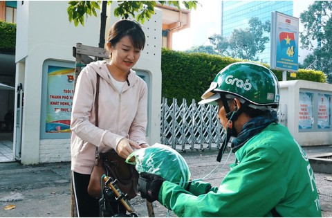 Vui hết biết với xì tai của chú Hiến tổng đài chạy xe ôm - Ảnh 2. Vui hết biết với xì tai của chú Hiến tổng đài chạy xe ôm - Ảnh 2.