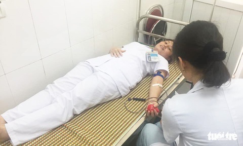 Ba điều dưỡng hiến máu cứu sống sản phụ bị băng huyết - Ảnh 1. Ba điều dưỡng hiến máu cứu sống sản phụ bị băng huyết - Ảnh 1.