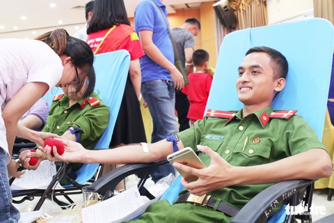 Ba điều dưỡng hiến máu cứu sống sản phụ bị băng huyết - Ảnh 2. Ba điều dưỡng hiến máu cứu sống sản phụ bị băng huyết - Ảnh 2.