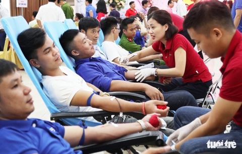 Ba điều dưỡng hiến máu cứu sống sản phụ bị băng huyết - Ảnh 4. Ba điều dưỡng hiến máu cứu sống sản phụ bị băng huyết - Ảnh 4.