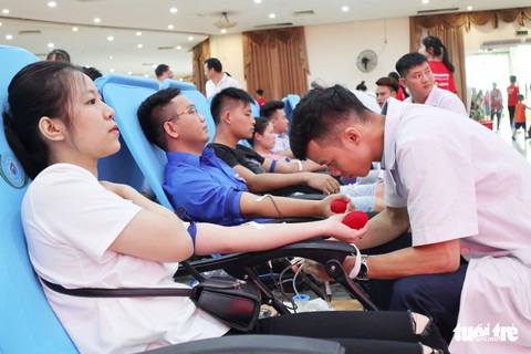 Ba điều dưỡng hiến máu cứu sống sản phụ bị băng huyết - Ảnh 3. Ba điều dưỡng hiến máu cứu sống sản phụ bị băng huyết - Ảnh 3.