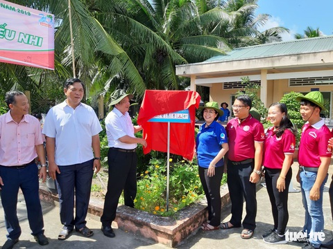 Chiến sĩ Mùa hè xanh - Hãy sống có ích cho xã hội - Ảnh 4. Chiến sĩ Mùa hè xanh - Hãy sống có ích cho xã hội - Ảnh 4.