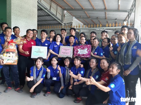 Chiến sĩ Mùa hè xanh - Hãy sống có ích cho xã hội - Ảnh 3. Chiến sĩ Mùa hè xanh - Hãy sống có ích cho xã hội - Ảnh 3.