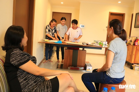 Bếp ăn của nhóm đầu bếp nhí tự đi chợ, tự nấu ở một khu dân cư - Ảnh 4. Bếp ăn của nhóm đầu bếp nhí tự đi chợ, tự nấu ở một khu dân cư - Ảnh 4.